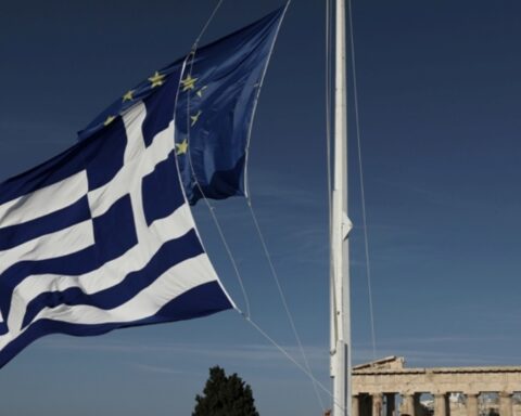 Το σχέδιο για ταχύτερη απομείωση του χρέους - Υψηλά πρωτογενή πλεονάσματα και το 2025